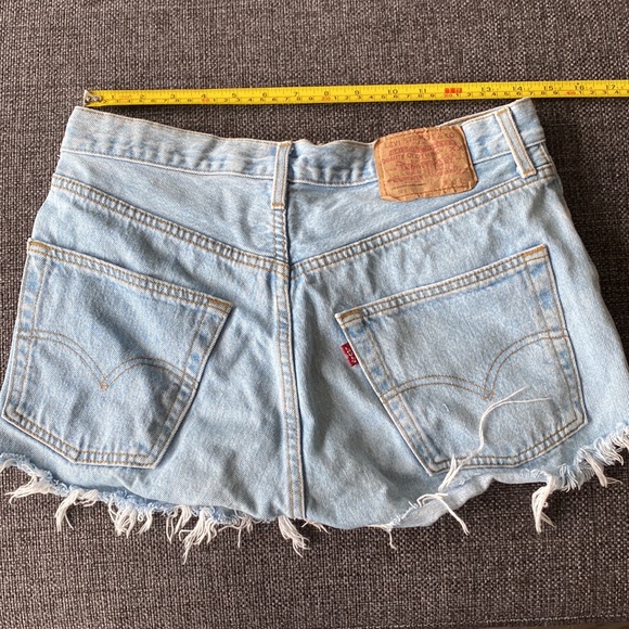 LEVI 501 Distressed Shorts - Picture 2 of 5